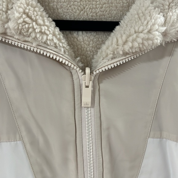 Reversible Alo Sherpa / Waterproof Cropped Jacket - Picture 2 of 8